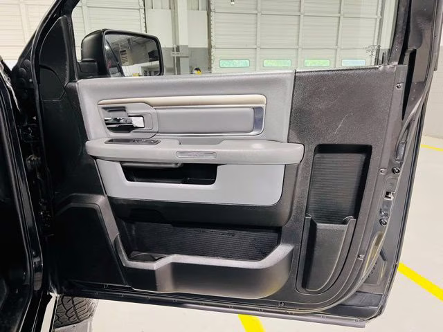 2019 Diamond Black Crystal Pearlcoat Ram 1500 Classic Tradesman 4X4 Truck