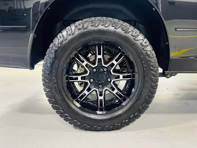 2019 Diamond Black Crystal Pearlcoat Ram 1500 Classic Tradesman 4X4 Truck