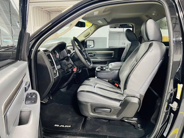 2019 Diamond Black Crystal Pearlcoat Ram 1500 Classic Tradesman 4X4 Truck
