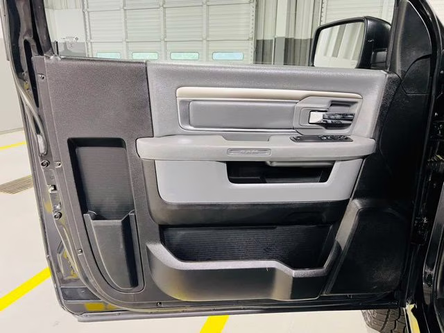 2019 Diamond Black Crystal Pearlcoat Ram 1500 Classic Tradesman 4X4 Truck