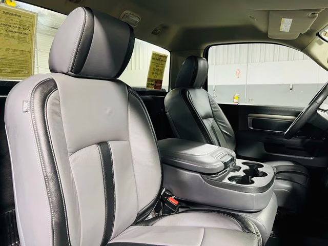2019 Diamond Black Crystal Pearlcoat Ram 1500 Classic Tradesman 4X4 Truck