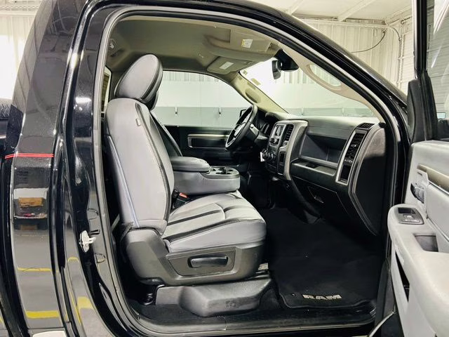 2019 Diamond Black Crystal Pearlcoat Ram 1500 Classic Tradesman 4X4 Truck