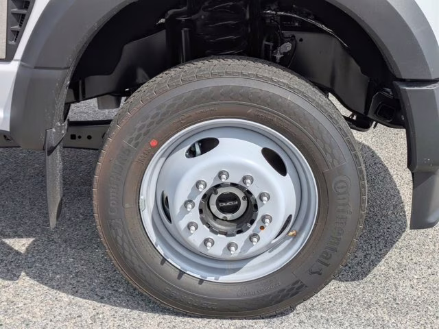 2026 Oxford White Ford Super Duty F-550 DRW XL 4X4 Truck
