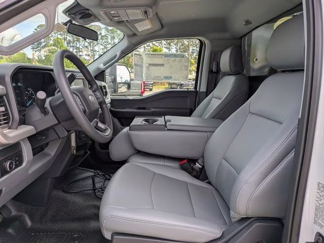 2026 Oxford White Ford Super Duty F-550 DRW XL 4X4 Truck