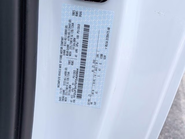 2026 Oxford White Ford Super Duty F-550 DRW XL 4X4 Truck