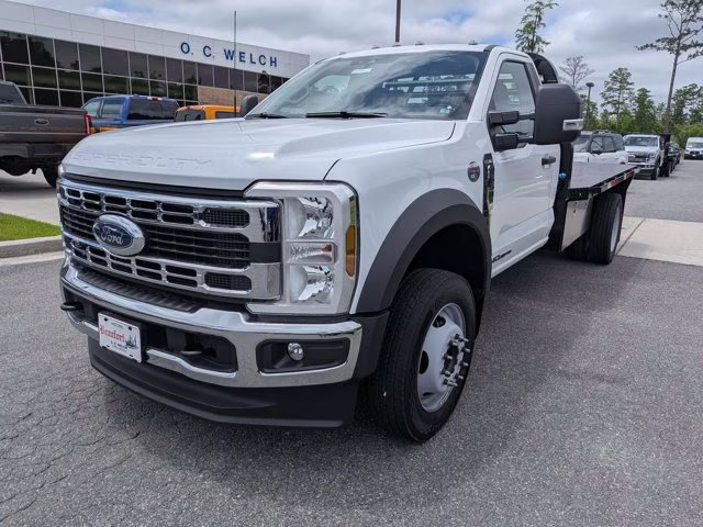 2026 Oxford White Ford Super Duty F-550 DRW XL 4X4 Truck