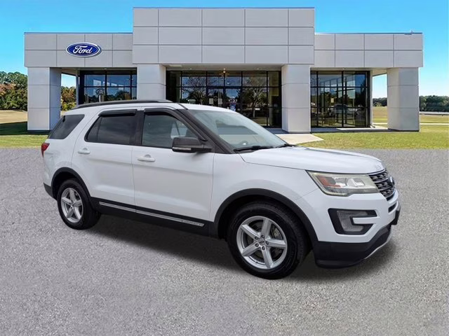 2017 Oxford White Ford Explorer XLT FWD SUV