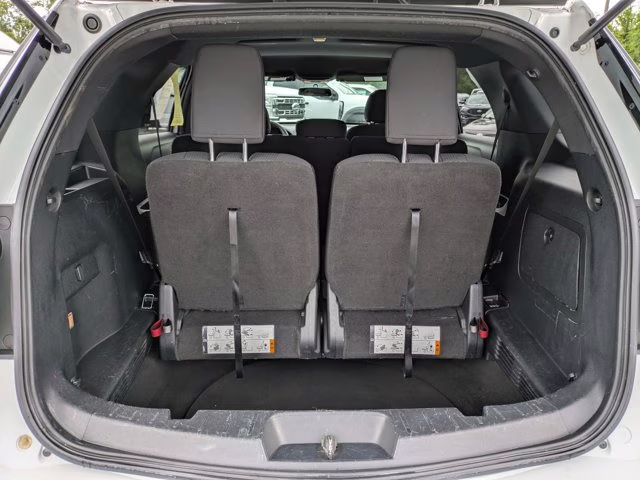 2017 Oxford White Ford Explorer XLT FWD SUV