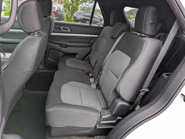 2017 Oxford White Ford Explorer XLT FWD SUV