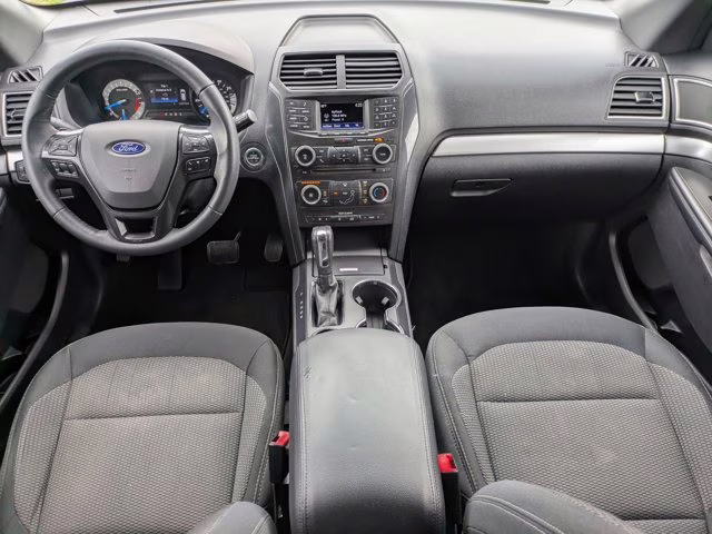 2017 Oxford White Ford Explorer XLT FWD SUV