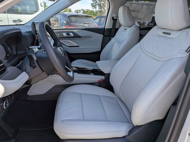 2026 White Ford Explorer Platinum 4X4 SUV