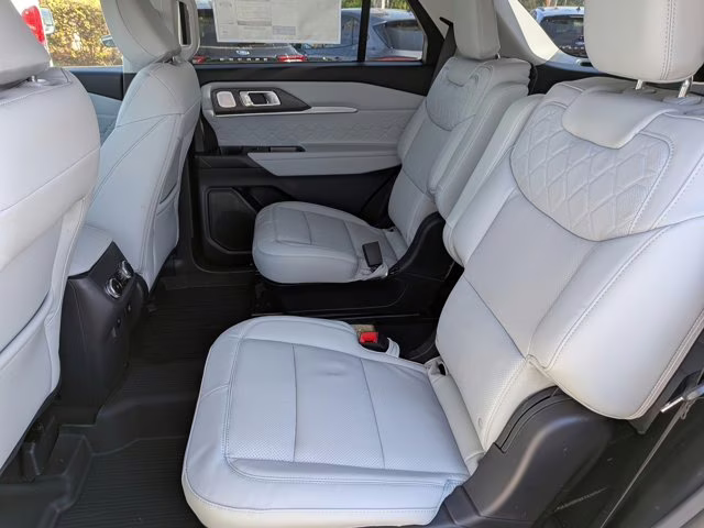 2026 White Ford Explorer Platinum 4X4 SUV