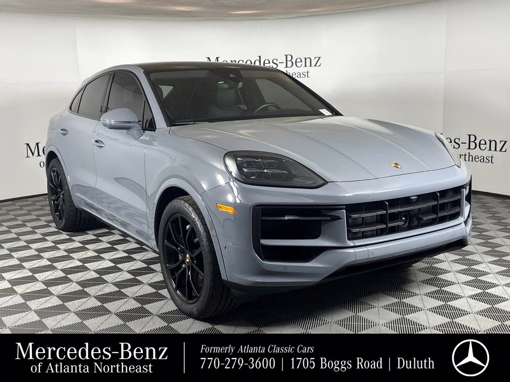2025 Porsche Cayenne -'s photo