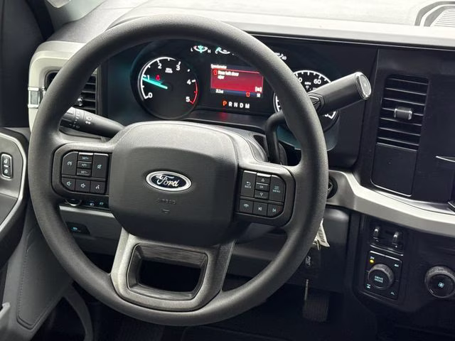 2026 Oxford White Ford Super Duty F-350 SRW XL 4X4 Truck