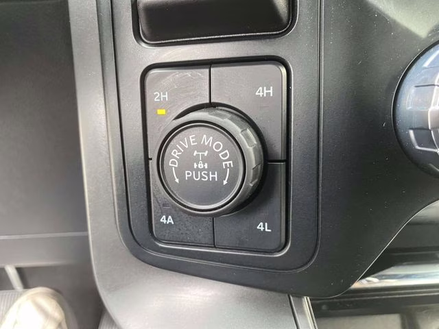 2024 Agate Black Metallic Ford F-150 Lariat 4X4 Truck