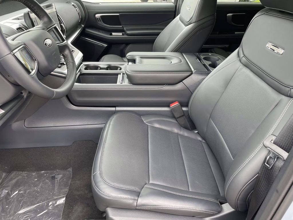 2026 Glacier Gray Metallic Tri-Coat Ford Expedition Platinum 4X4 SUV