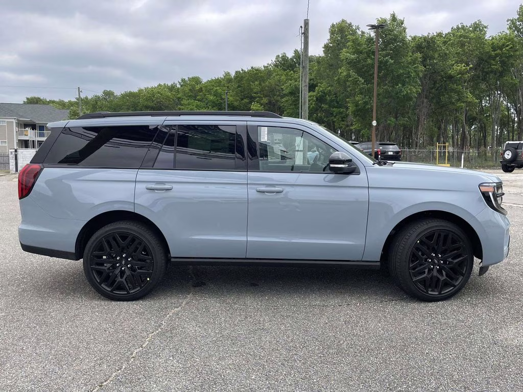 2026 Glacier Gray Metallic Tri-Coat Ford Expedition Platinum 4X4 SUV