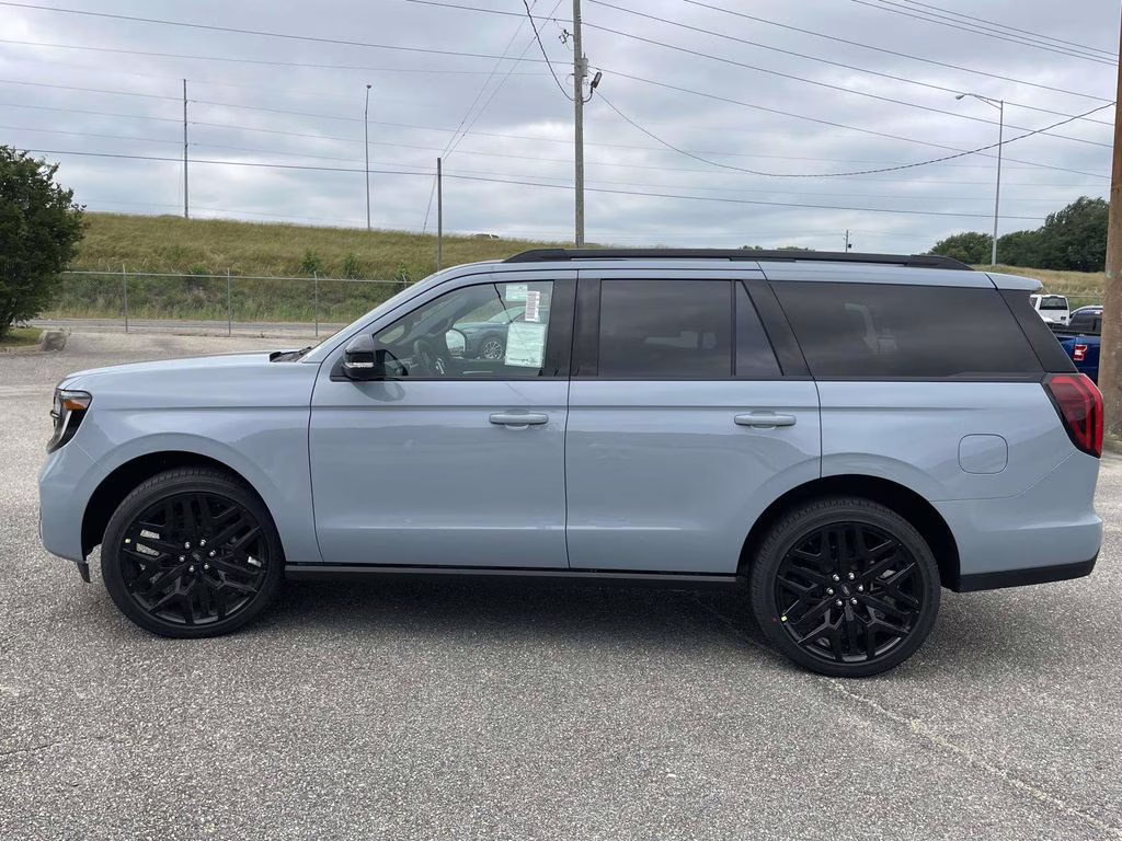 2026 Glacier Gray Metallic Tri-Coat Ford Expedition Platinum 4X4 SUV