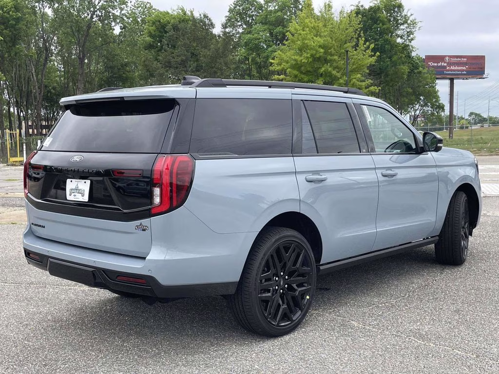 2026 Glacier Gray Metallic Tri-Coat Ford Expedition Platinum 4X4 SUV