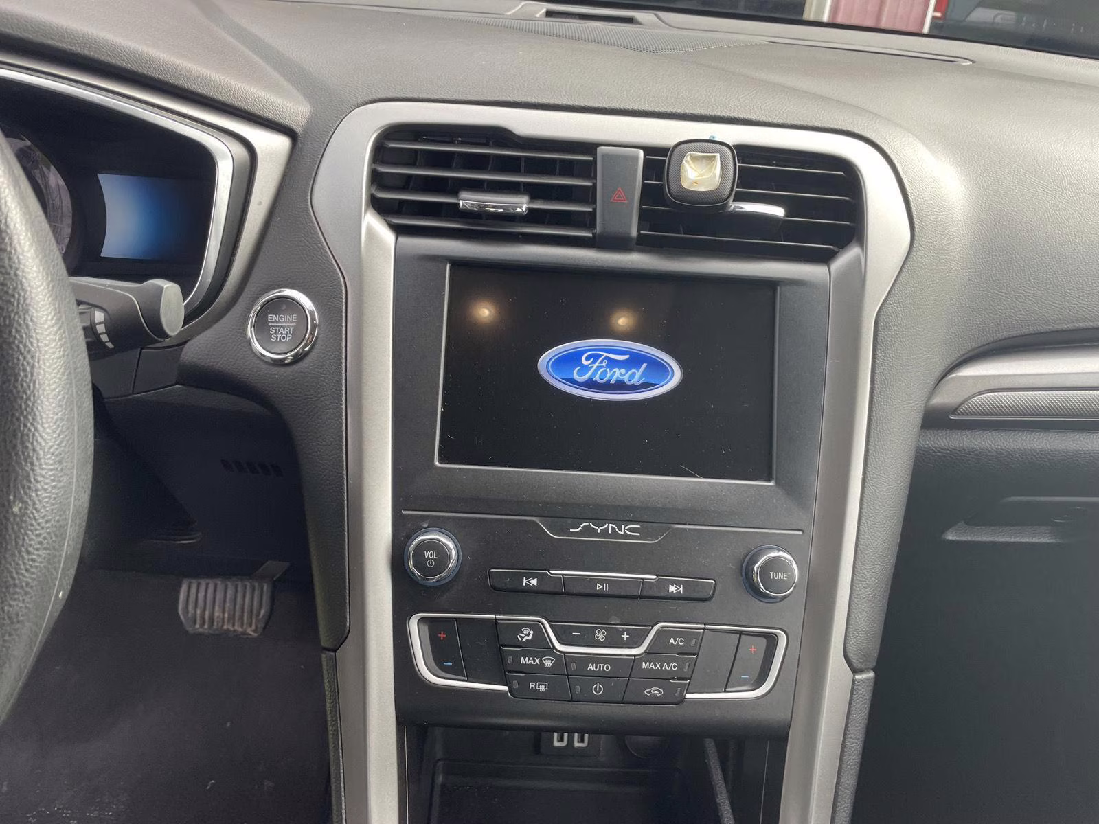 2020 Iconic Silver Ford Fusion Hybrid SE FWD Sedan