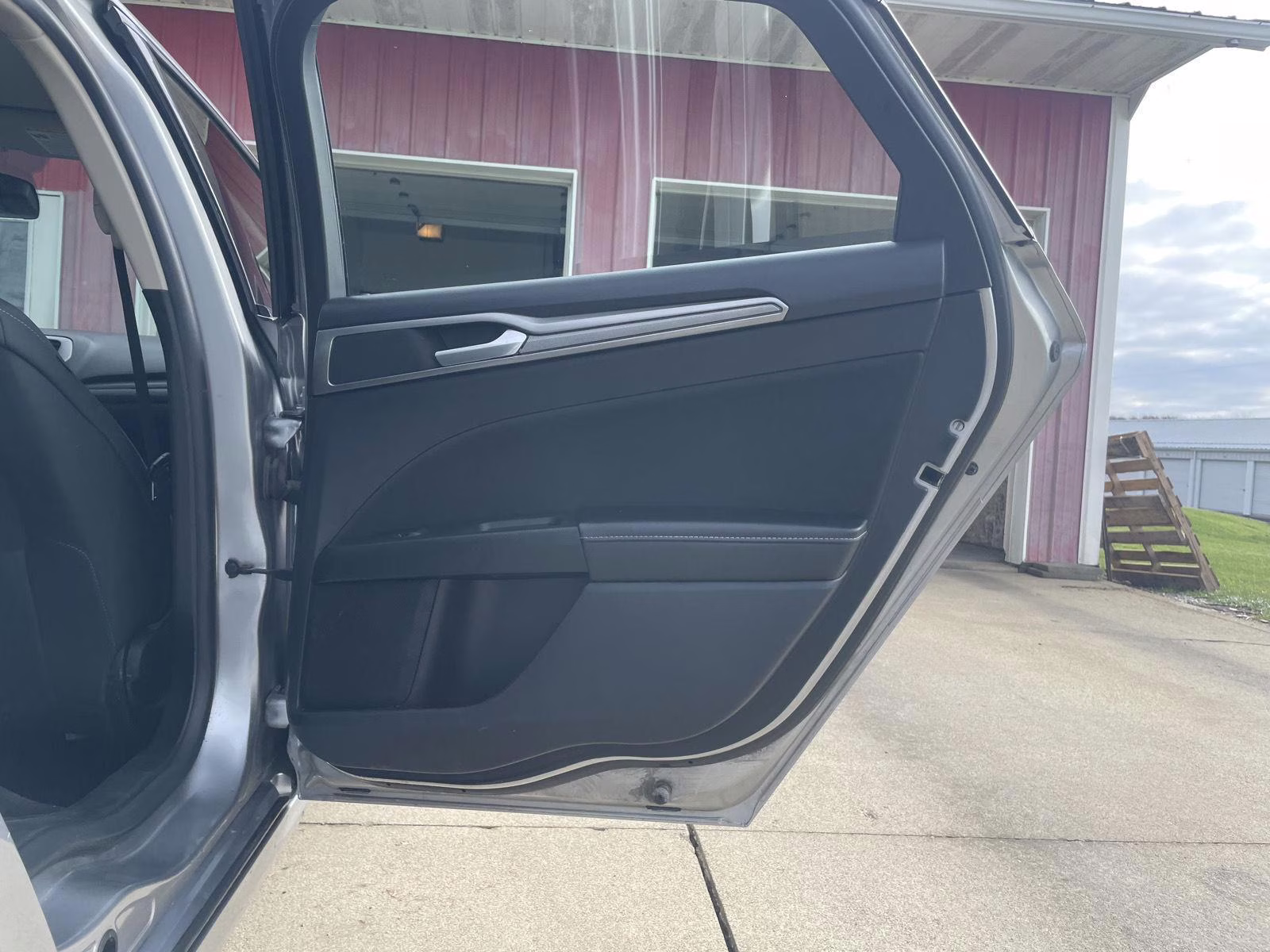 2020 Iconic Silver Ford Fusion Hybrid SE FWD Sedan