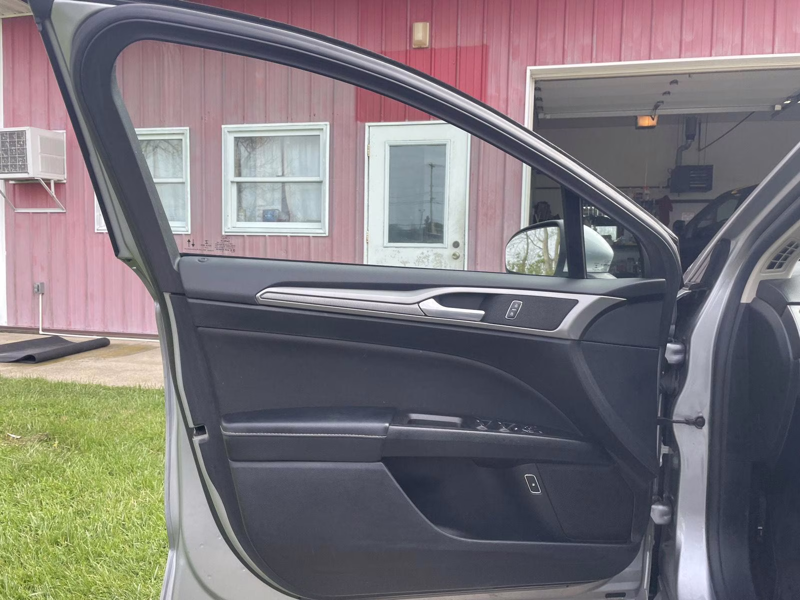 2020 Iconic Silver Ford Fusion Hybrid SE FWD Sedan