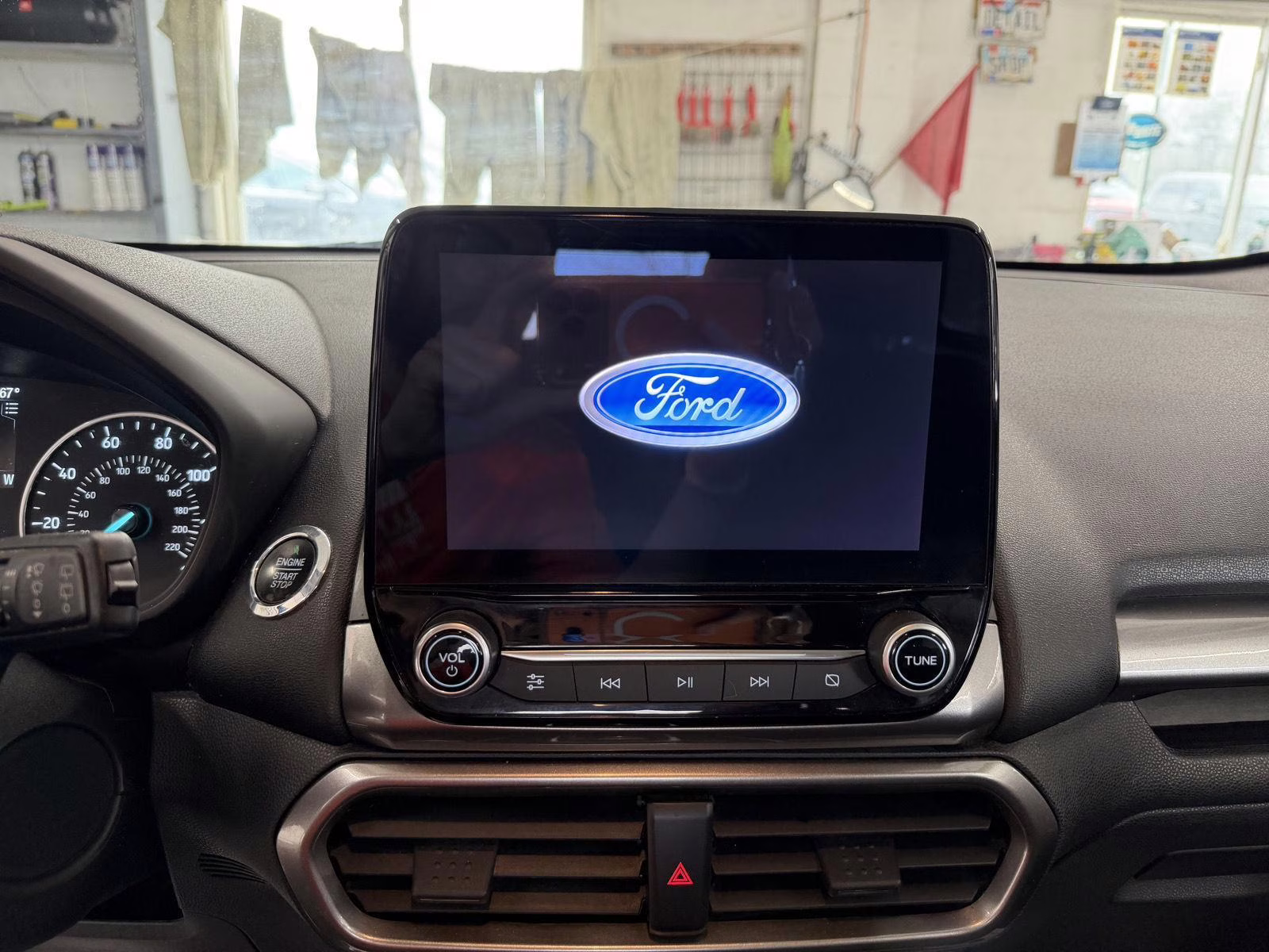 2020 Diamond White Ford EcoSport SE 4X4 SUV