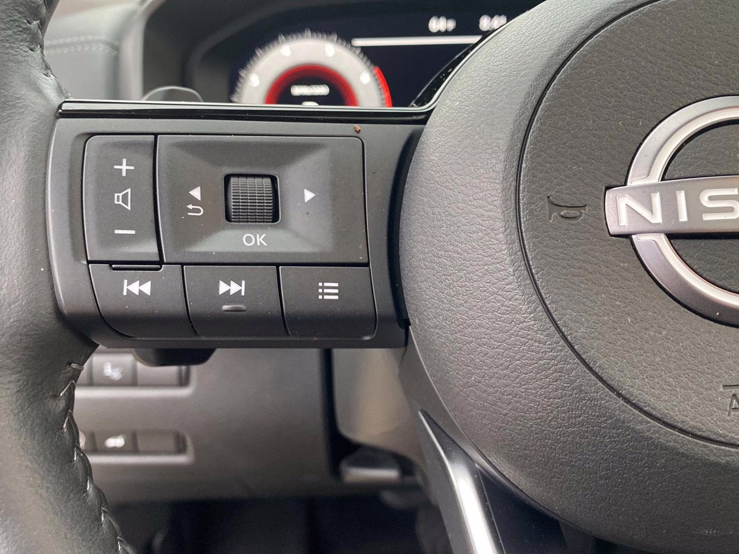 2023 Champagne Silver Metallic Nissan Rogue Platinum AWD SUV