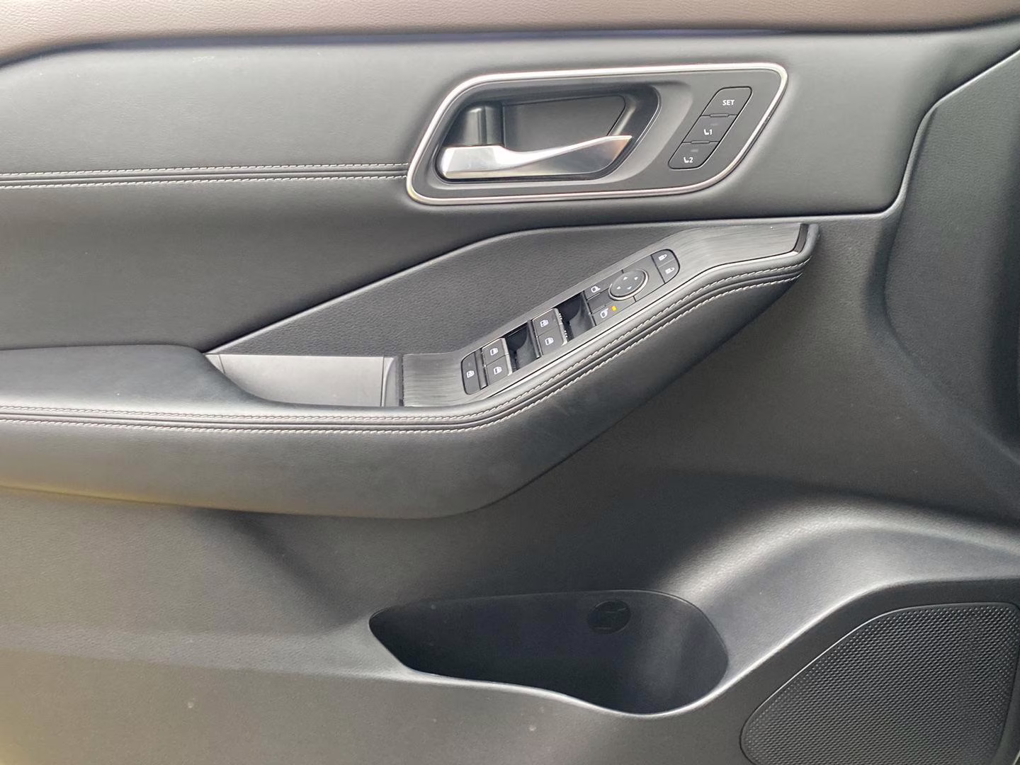 2023 Champagne Silver Metallic Nissan Rogue Platinum AWD SUV