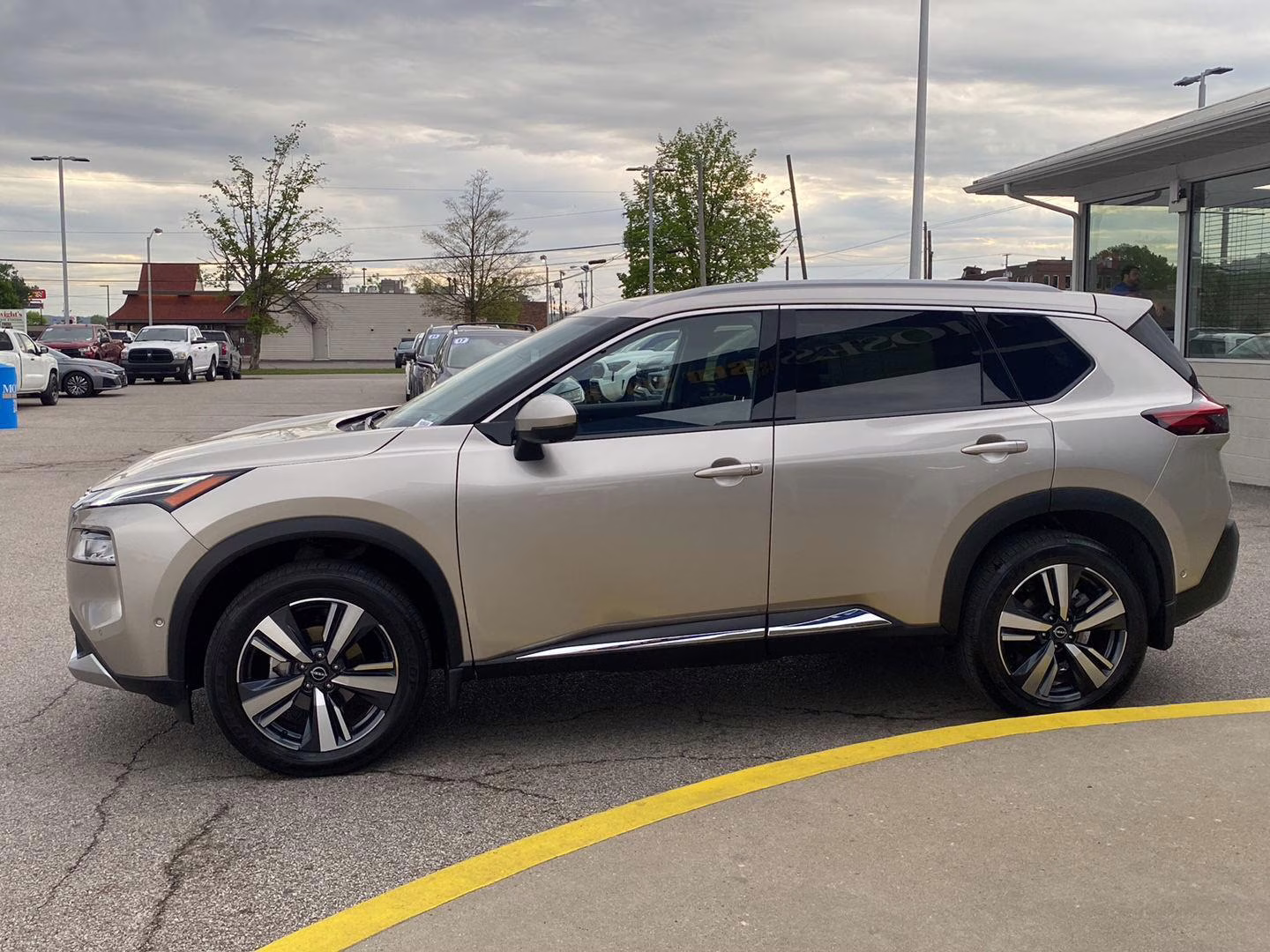 2023 Champagne Silver Metallic Nissan Rogue Platinum AWD SUV
