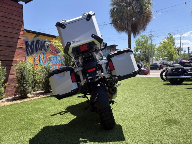 2026 GREEN METALLIC MATTE BMW R 1300 GS Adventure