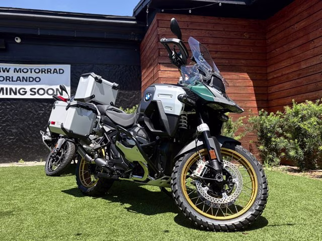 2026 GREEN METALLIC MATTE BMW R 1300 GS Adventure
