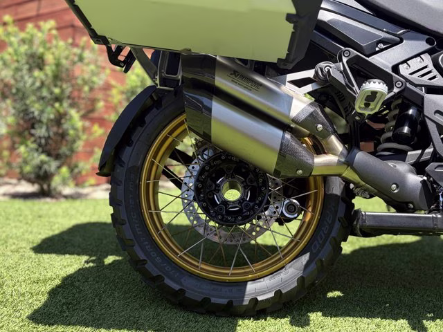 2026 GREEN METALLIC MATTE BMW R 1300 GS Adventure