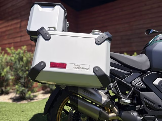 2026 GREEN METALLIC MATTE BMW R 1300 GS Adventure
