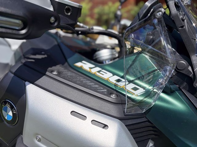 2026 GREEN METALLIC MATTE BMW R 1300 GS Adventure