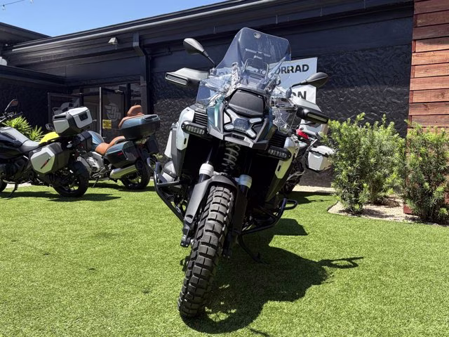 2026 GREEN METALLIC MATTE BMW R 1300 GS Adventure