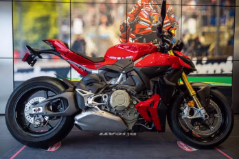 2026 RED Ducati STREETFIGHTER V4 S