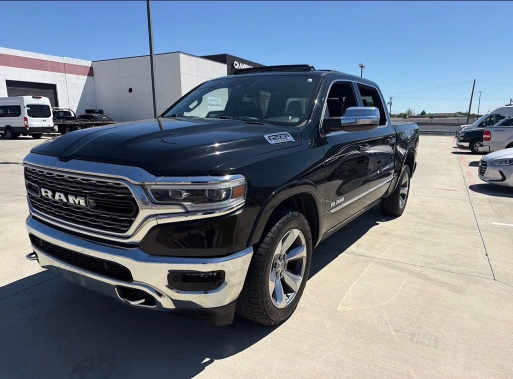 2019 Diamond Black Crystal Pearlcoat Ram 1500 Limited 4X4 Truck