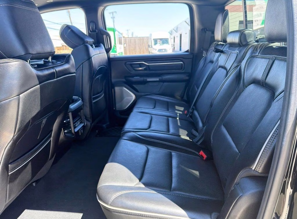 2019 Diamond Black Crystal Pearlcoat Ram 1500 Limited 4X4 Truck