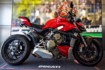 2026 RED Ducati STREETFIGHTER V4