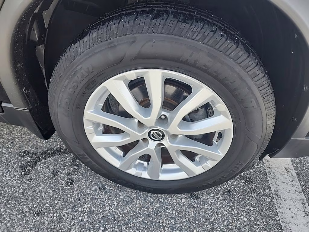 2018 Magnetic Black Nissan Rogue SV AWD SUV