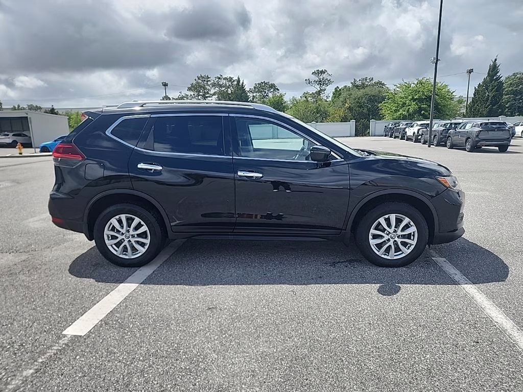 2018 Magnetic Black Nissan Rogue SV AWD SUV