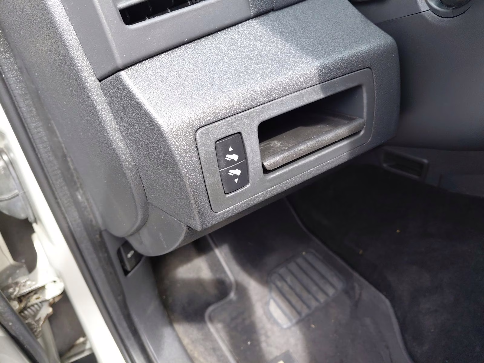 2009 Light Graystone Pearlcoat Jeep Grand Cherokee Laredo 4X4 SUV