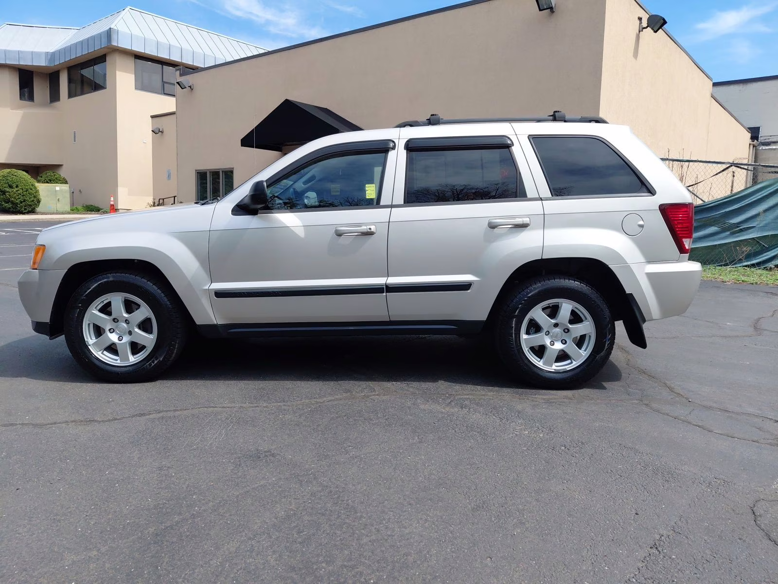 2009 Light Graystone Pearlcoat Jeep Grand Cherokee Laredo 4X4 SUV