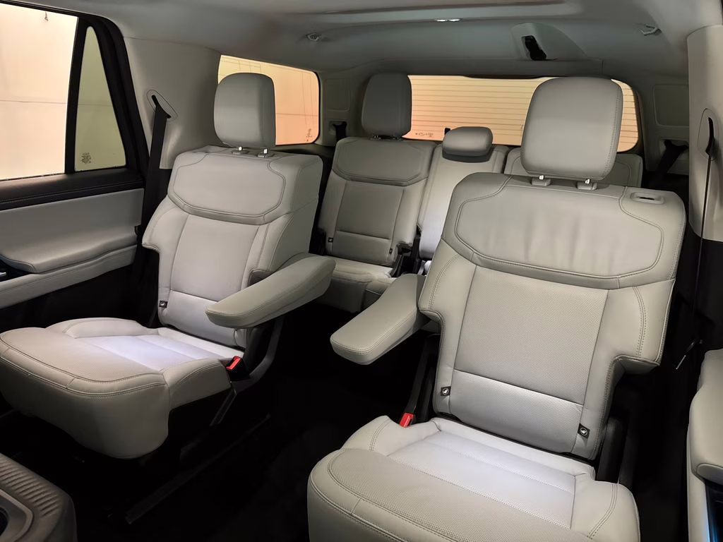 2026 Star White Metallic Tri-Coat Ford Expedition Platinum 4X4 SUV