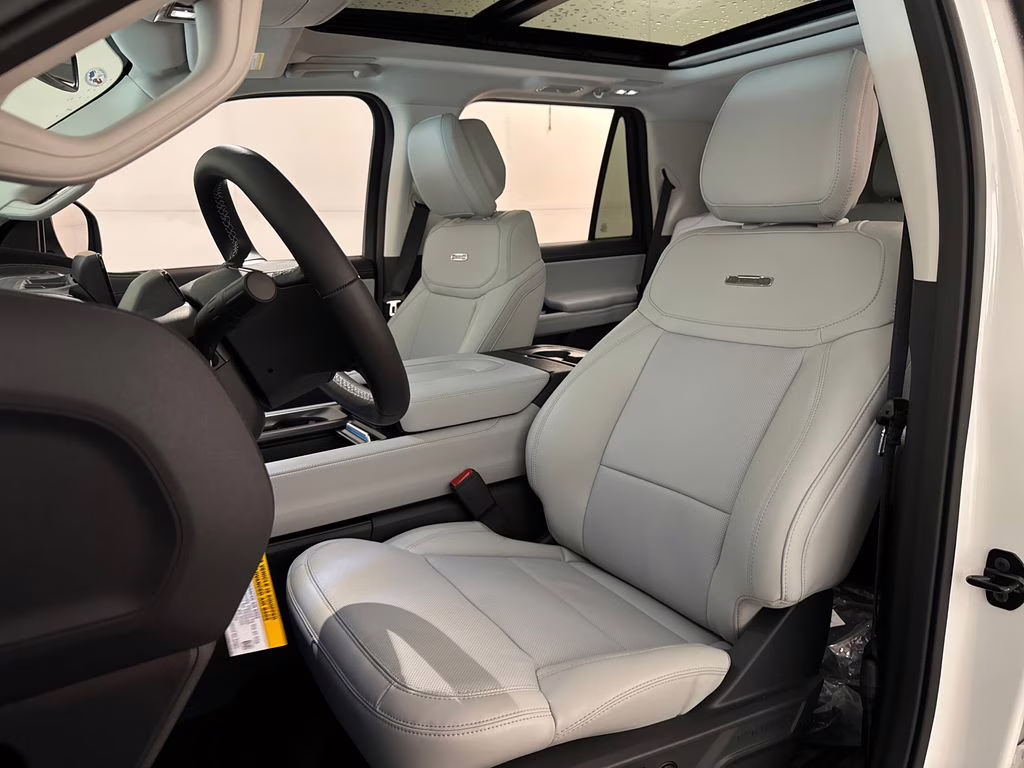2026 Star White Metallic Tri-Coat Ford Expedition Platinum 4X4 SUV