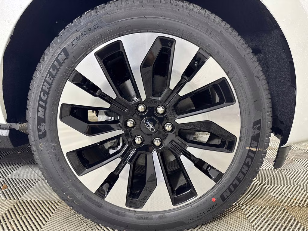2026 Star White Metallic Tri-Coat Ford Expedition Platinum 4X4 SUV