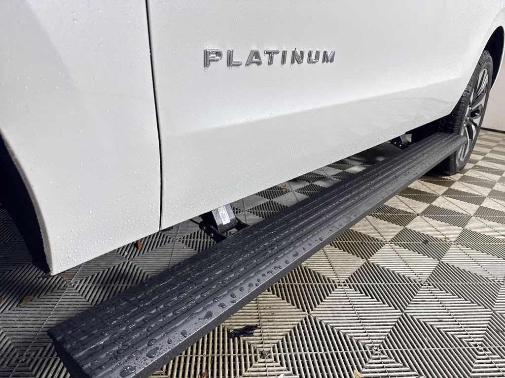 2026 Star White Metallic Tri-Coat Ford Expedition Platinum 4X4 SUV
