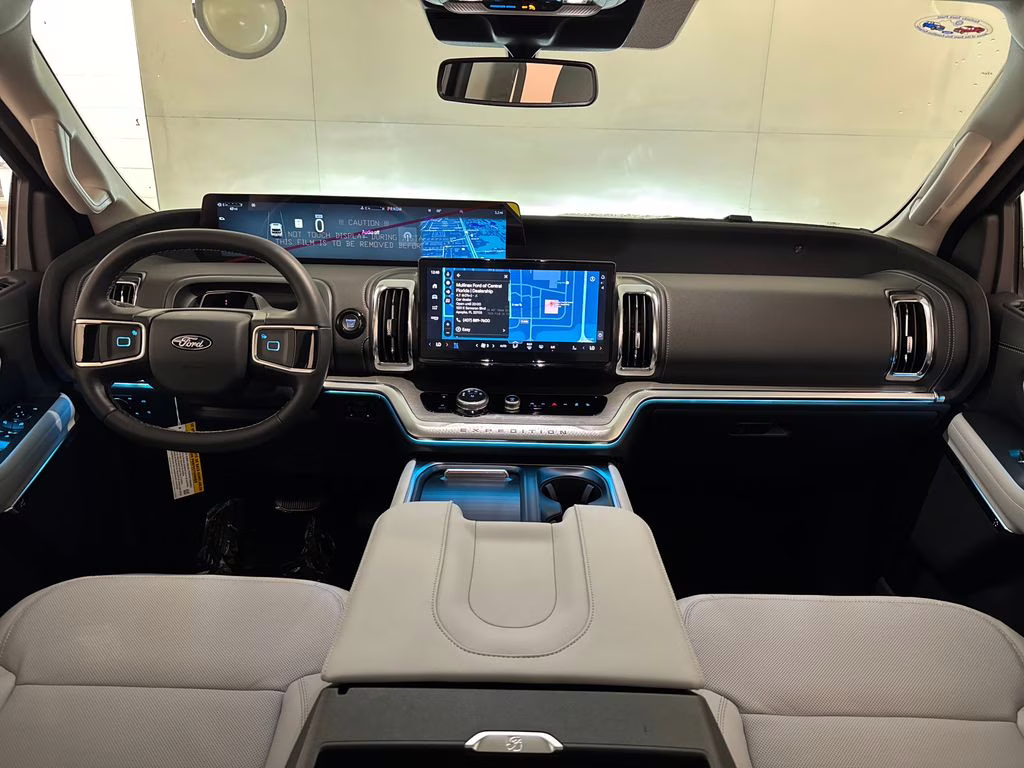2026 Star White Metallic Tri-Coat Ford Expedition Platinum 4X4 SUV