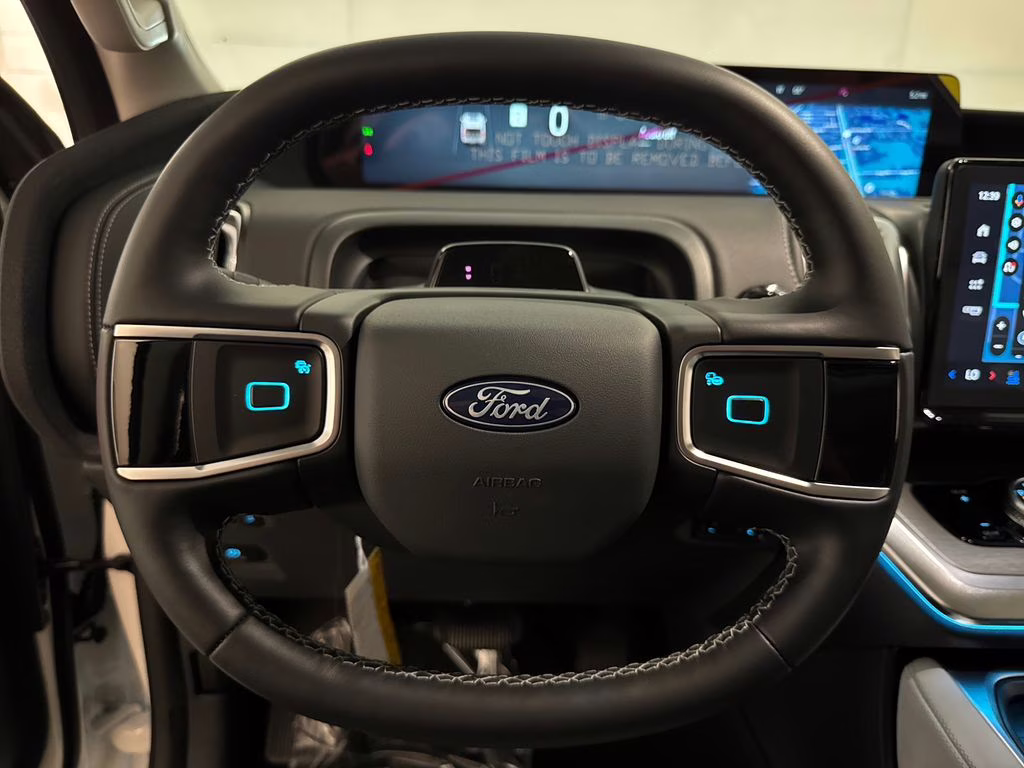 2026 Star White Metallic Tri-Coat Ford Expedition Platinum 4X4 SUV
